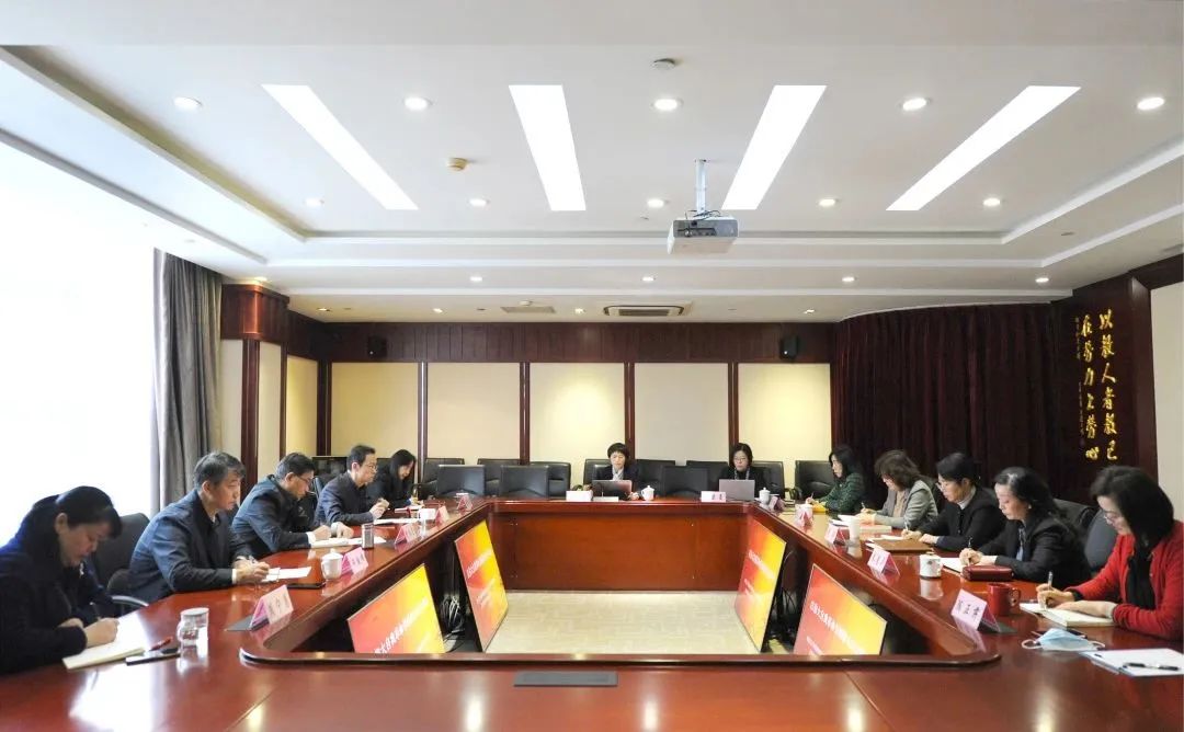 校党委常委（扩大）学习会举行，围绕“全面从严治党”开展党的二十大精神学习研讨