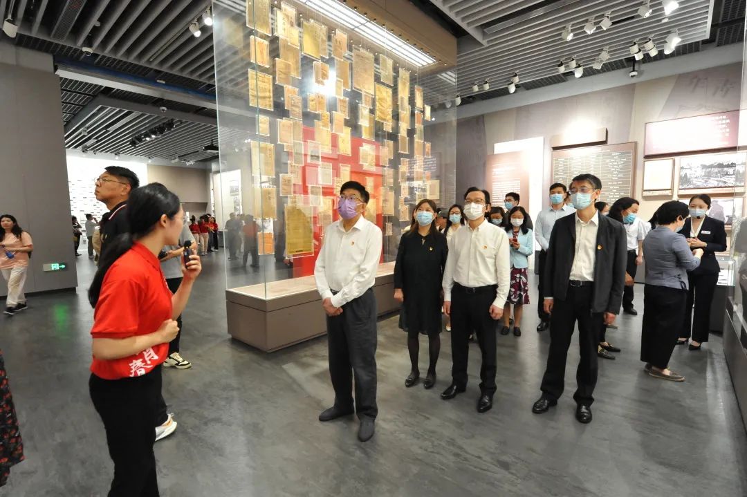 校主题教育领导小组、党委中心组成员赴红色教育基地，开展主题教育集体参观学习