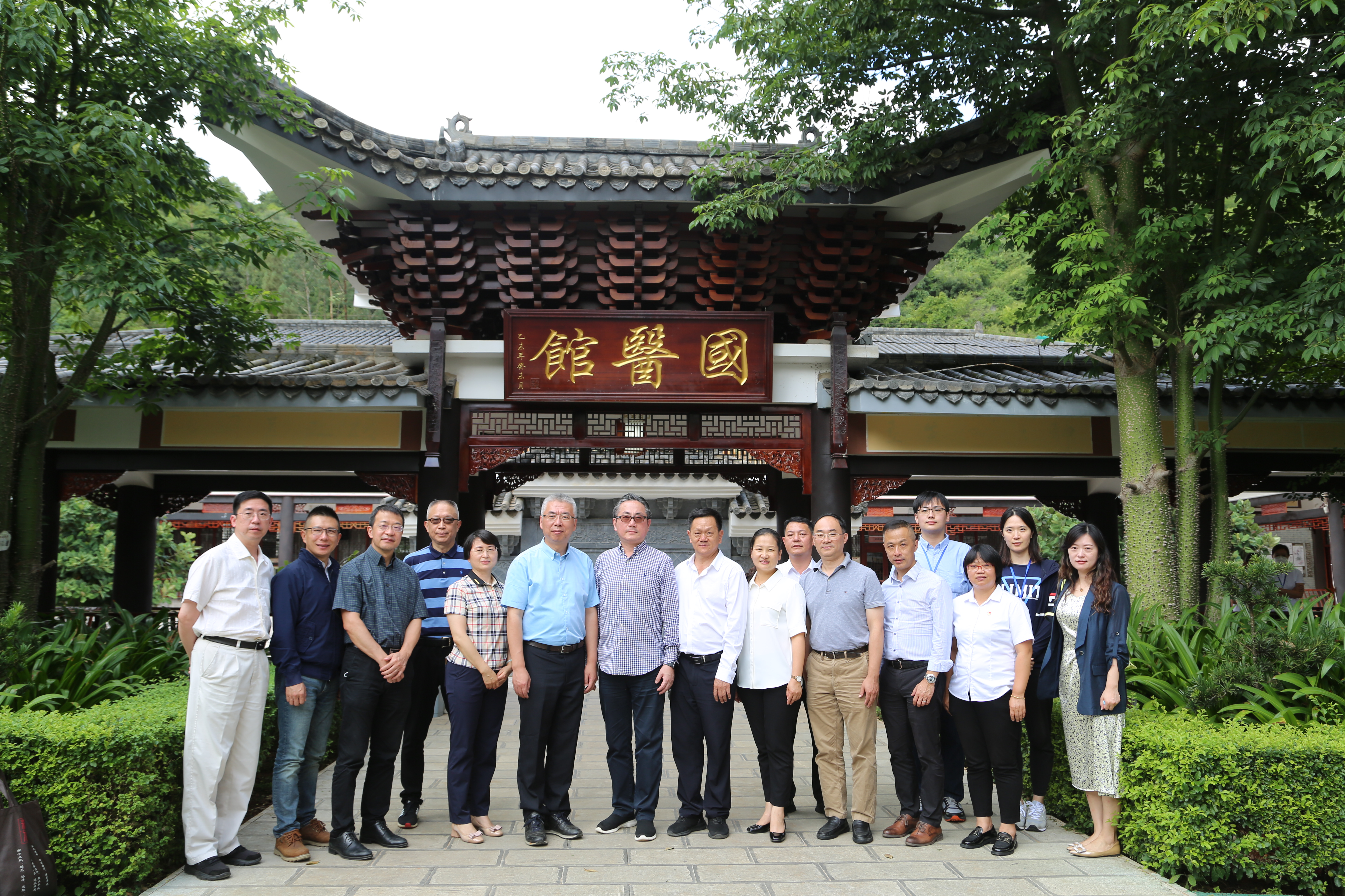 新民健康大讲堂走进云南文山，附属岳阳中西医结合医院专家送上优质医疗服务