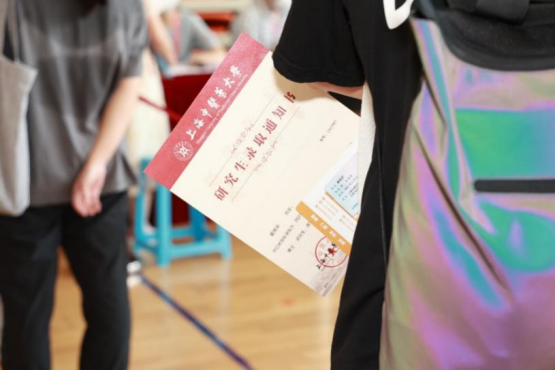 “三心”守护 上海中医药大学迎来2021级研究生及国际学生