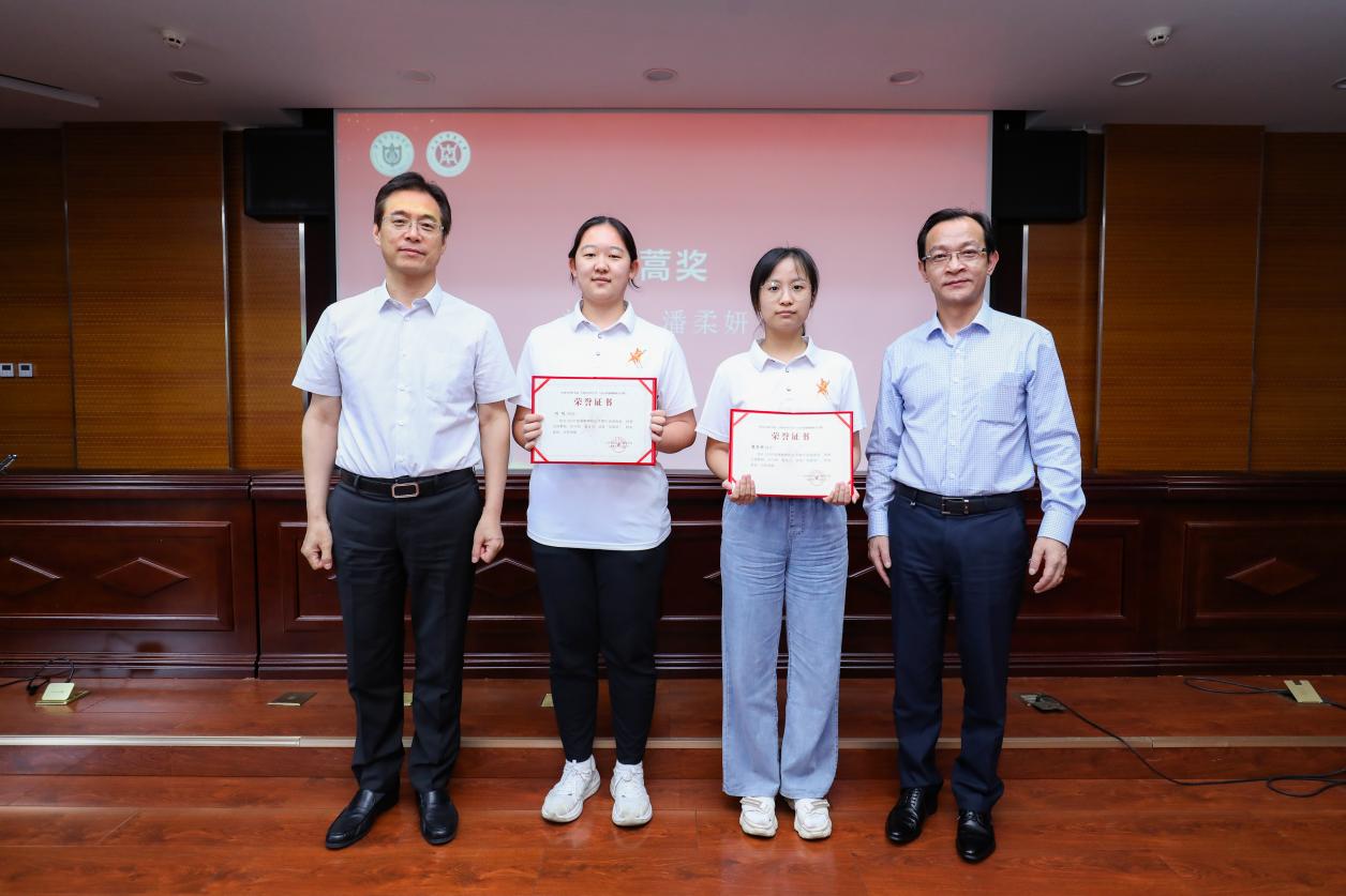 2020级中医学专业（屠呦呦班）小学期实践结业仪式举行
