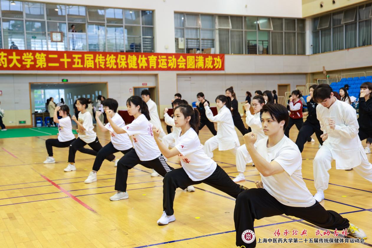 新民晚报：中医学子“武林大会”上海中医药大学运动比武功