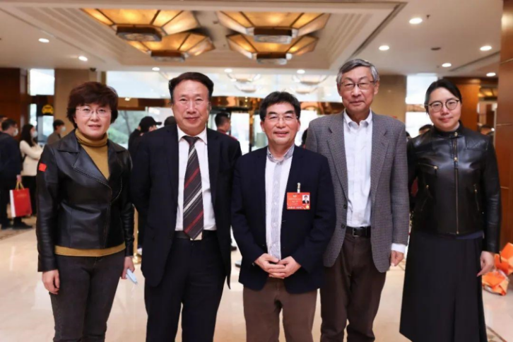 我校全国政协委员在全国政协十三届五次会议参政议政、建言献策