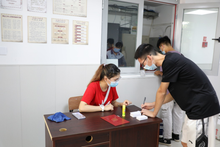 上海中医药大学迎来2021级新生
