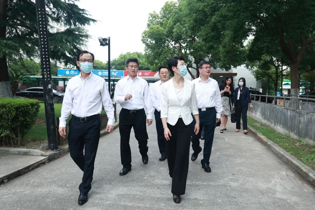 上海市副市长解冬一行来上海中医药大学专题调研