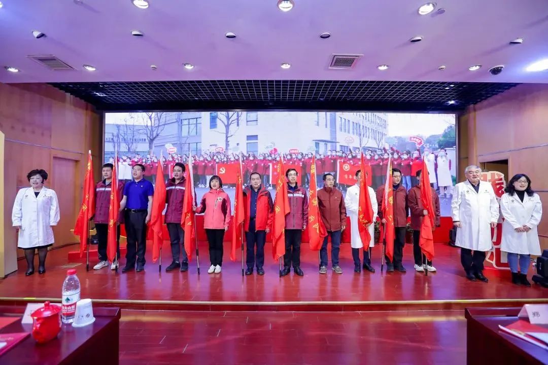 市教卫工作党委系统第四季“伟大工程”系列示范党课之“矢志不渝践初心 笃行不怠见曙光”在我校附属曙光医院开讲