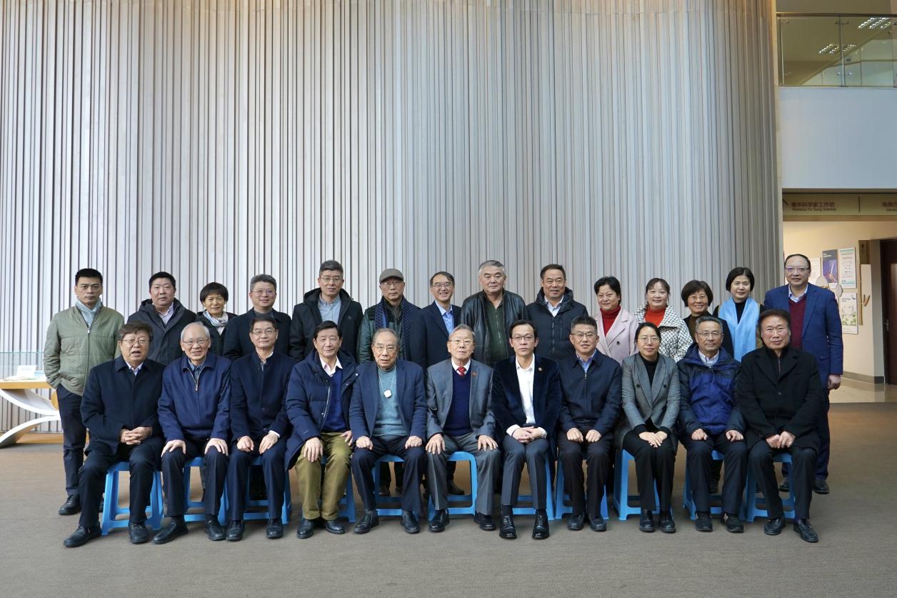 上海中医药大学第十六届学位评定委员会第三次全体会议召开