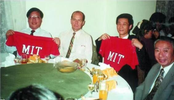 2022年诺贝尔化学奖公布！三位获奖者中有一位第二次获奖并两次到访我校