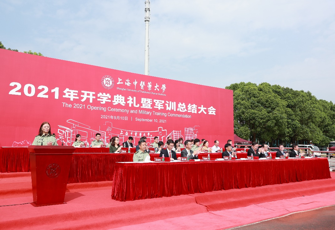 我校举行2021年军训总结大会