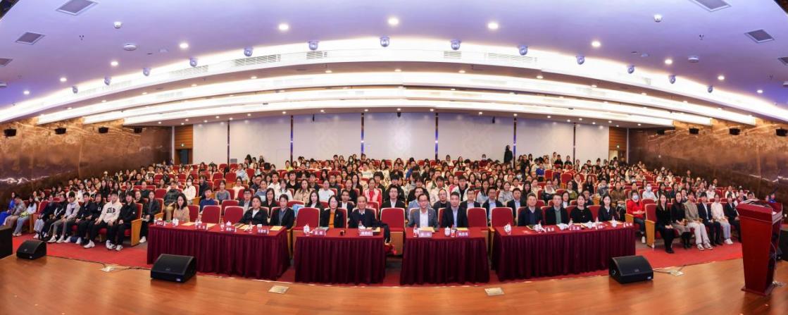 上海中医药大学“问道学堂”院士大讲堂暨大学生创新创业研习营开班仪式举行