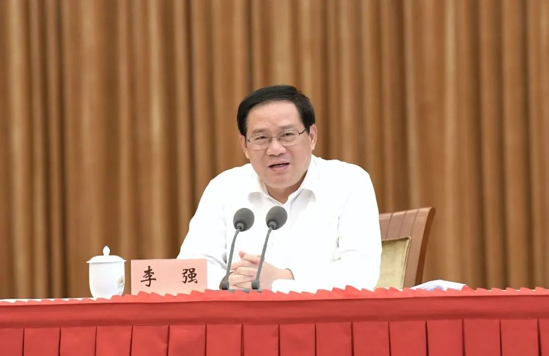我校刘华、王振伟参加市抗疫医务人员代表座谈会，李强要求大力弘扬医务人员的先进事迹和崇高精神！