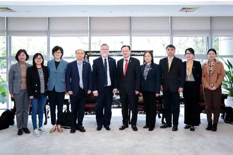 世界卫生组织官员来校访问调研