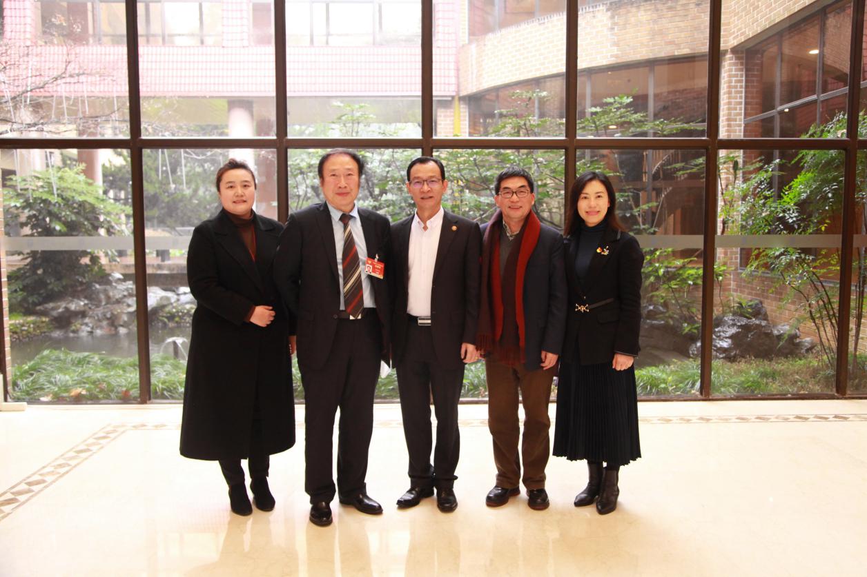 履职归来启新篇，我校全国政协委员陈红专、吴焕淦顺利返沪